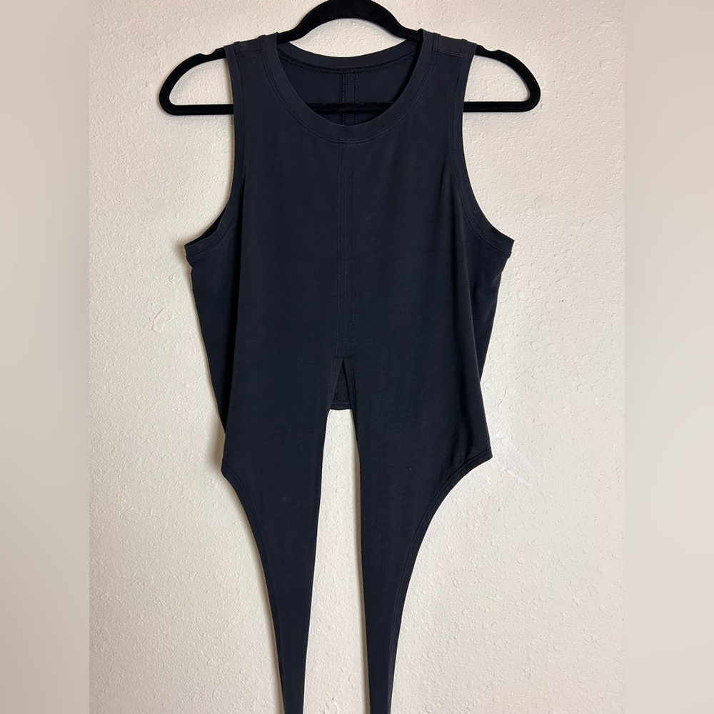 Lululemon time to restore tank top - Picture 2 of 8